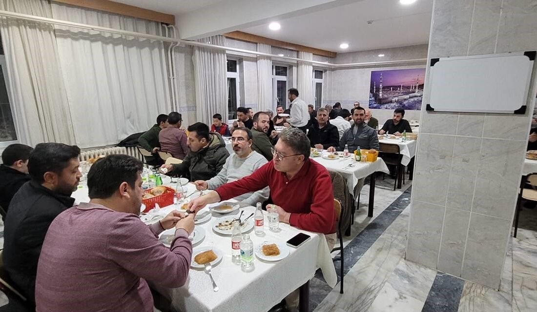 Afyonkarahisar İl Müftülüğünde görevli personeller gerçekleştirilen iftar programında bir araya