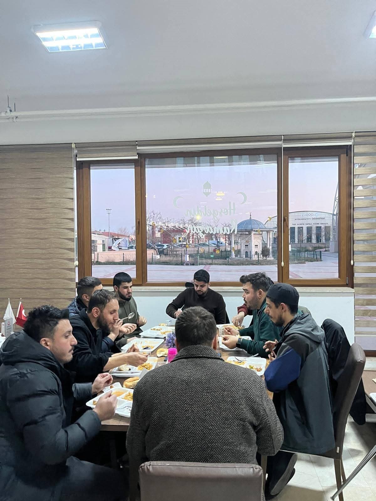 Afyonkarahisar'da ramazan ayının manevi iklimi, Diyanet Gençlik Merkezi’nde düzenlenen dolu