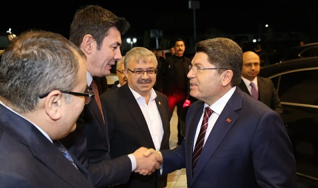 Adalet Bakanı Yılmaz Tunç, çeşitli programlara katılmak üzere Afyonkarahisar’a geldi.