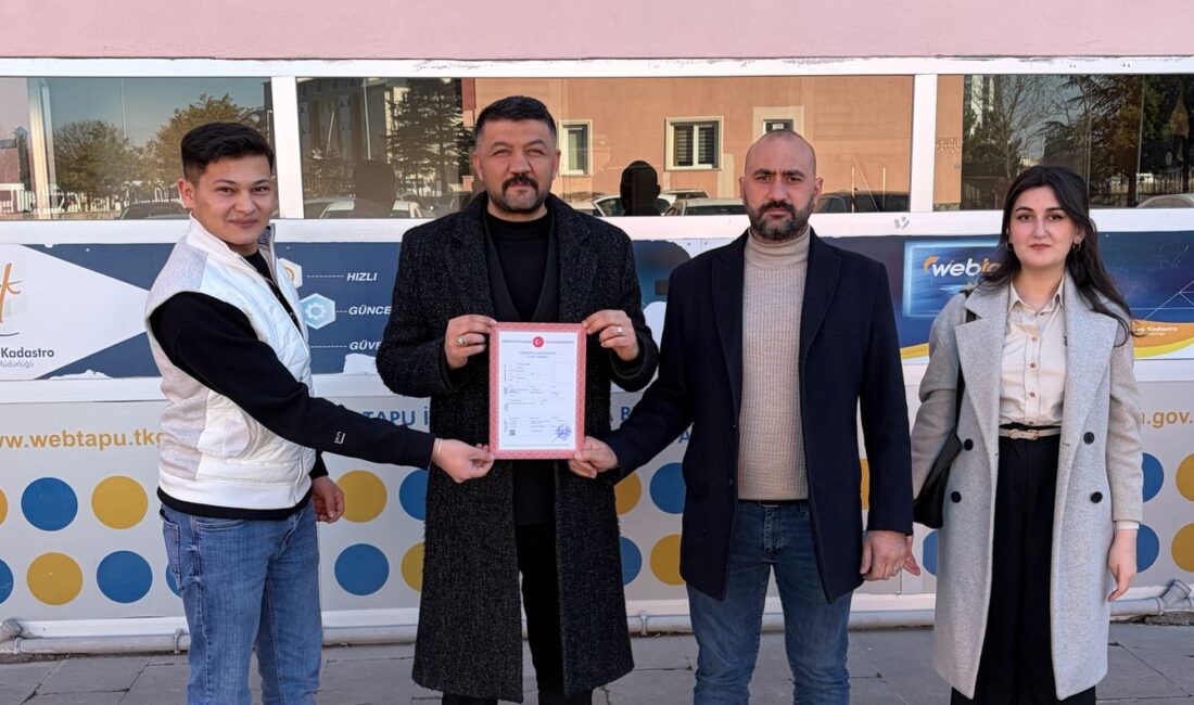Afyonkarahisar şehir merkezinde, tarihi Bedesten Çarşısı’nın karşısında bulunan Belediye Çarşısı