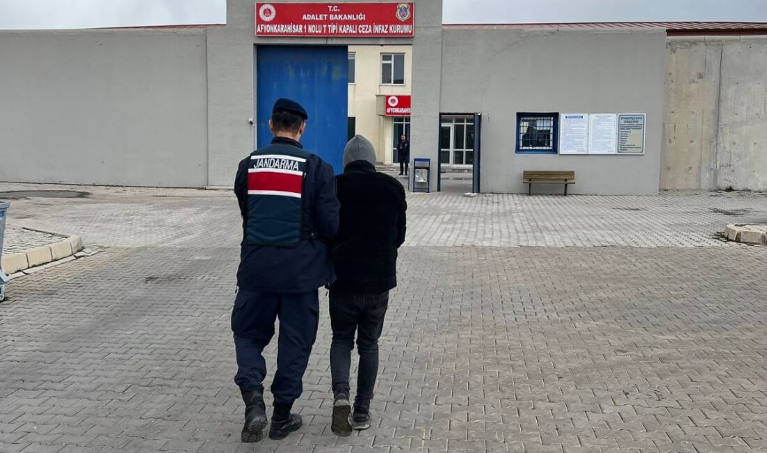 Afyonkarahisar İl Jandarma Komutanlığı ekiplerince il merkezinde aranan şahısların yakalanmasına