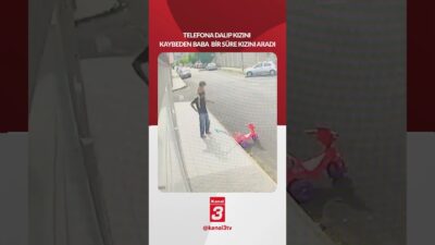 Telefona dalıp kızını kaybeden baba bir süre omzunda oturan kızını