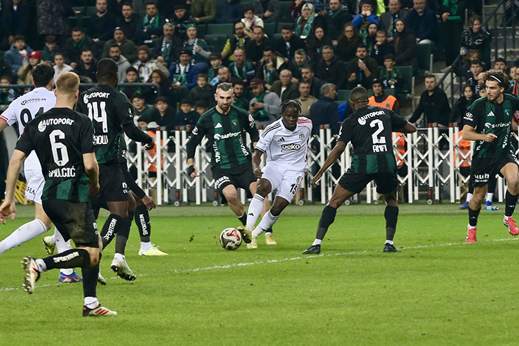 Ziraat Türkiye Kupası C Grubu üçüncü maçında Kocaelispor ile Beşiktaş