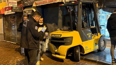 Kayseri'nin Melikgazi ilçesinde çalıntı forklifle bir kuyumcunun kepengini parçalayan ve