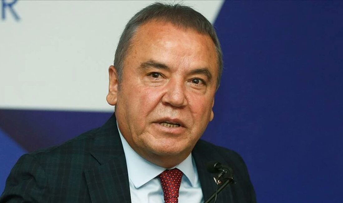 Tutuklu bulunan Antalya Büyükşehir Belediye Başkanı Muhittin Böcek, ağır uyku