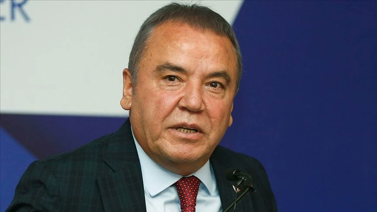 Tutuklu bulunan Antalya Büyükşehir Belediye Başkanı Muhittin Böcek, ağır uyku
