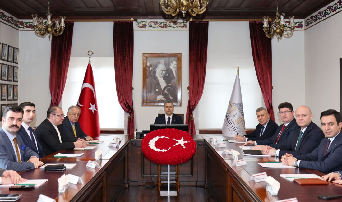 Afyonkarahisar’ın yeni Valisi Dr. Naci Aktaş, göreve başlama töreninin hemen