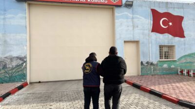 Afyonkarahisar İl Jandarma Komutanlığı ekipleri, aranan şahısların yakalanmasına yönelik yürüttüğü