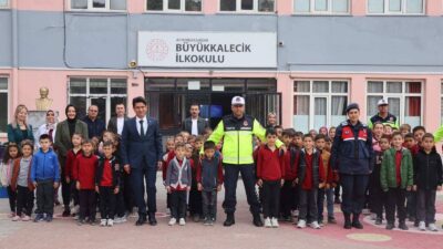 Afyonkarahisar İl Jandarma Komutanlığı, trafik bilincinin erken yaşlarda kazandırılması amacıyla