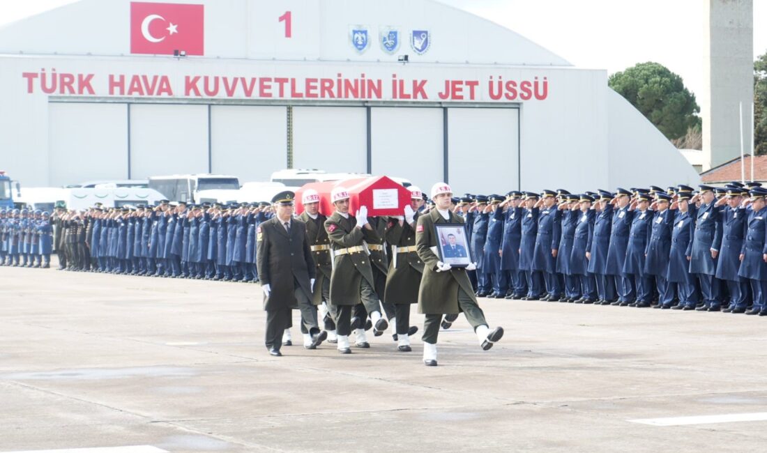 Balıkesir’de gece saatlerinde F-16 savaş uçağının düşmesi sonucu şehit olan