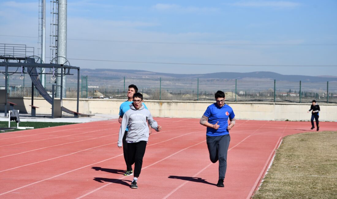 Afyonkarahisar’da düzenlenen Okul Sporları Özel Sporcular Gençler ve Yıldızlar Atletizm