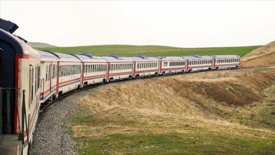 Ulaştırma ve Altyapı Bakanı Abdulkadir Uraloğlu, Türkiye'nin demir yolu yapımında