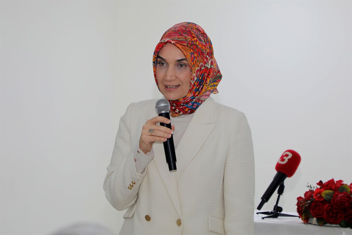 Afyonkarahisar Valisi Doç. Dr. Kübra Güran Yiğitbaşı, umre ibadetini tamamlamasının