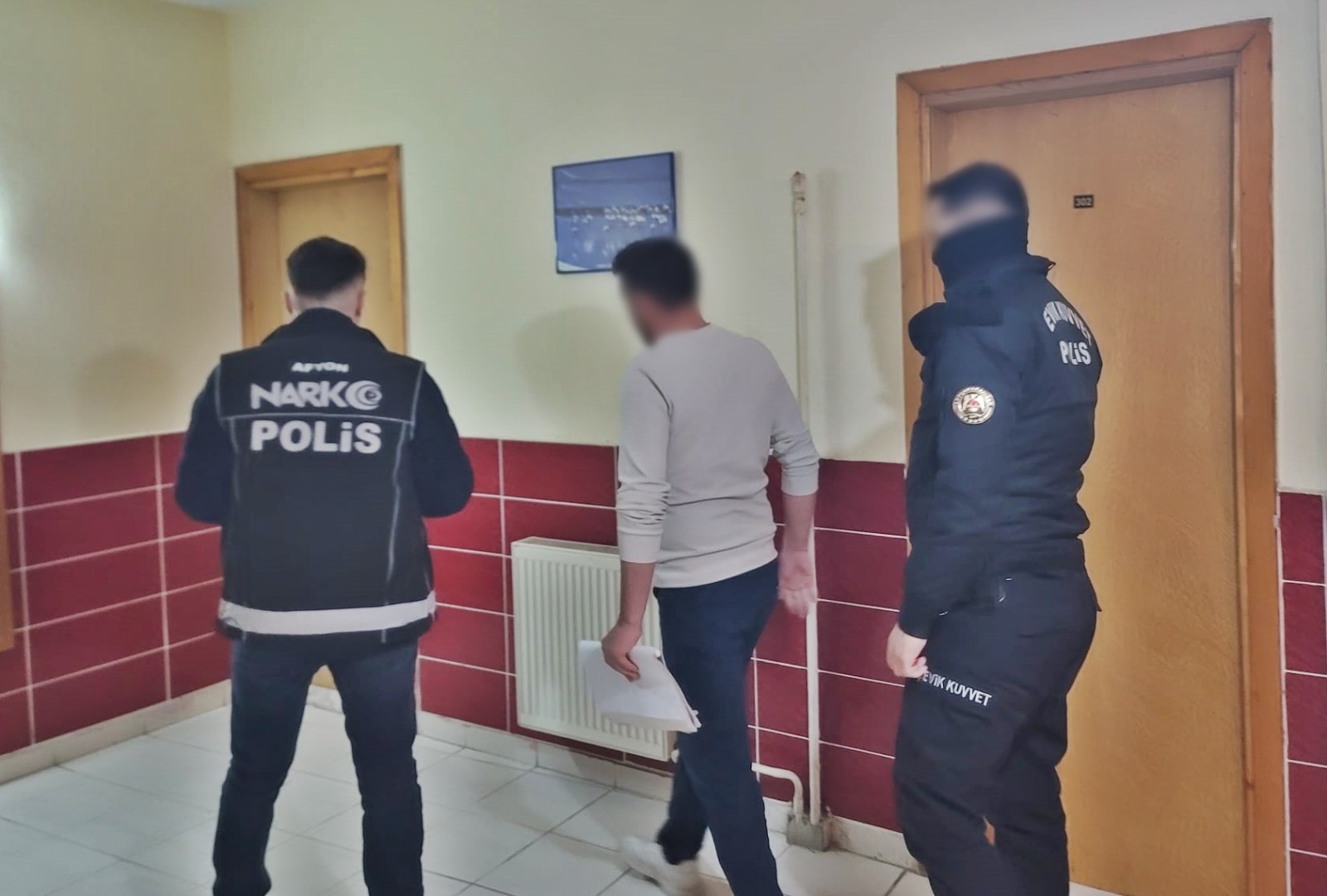 Afyonkarahisar Emniyet Müdürlüğü ekipleri, suç ve suçluyla mücadele kapsamında Dazkırı