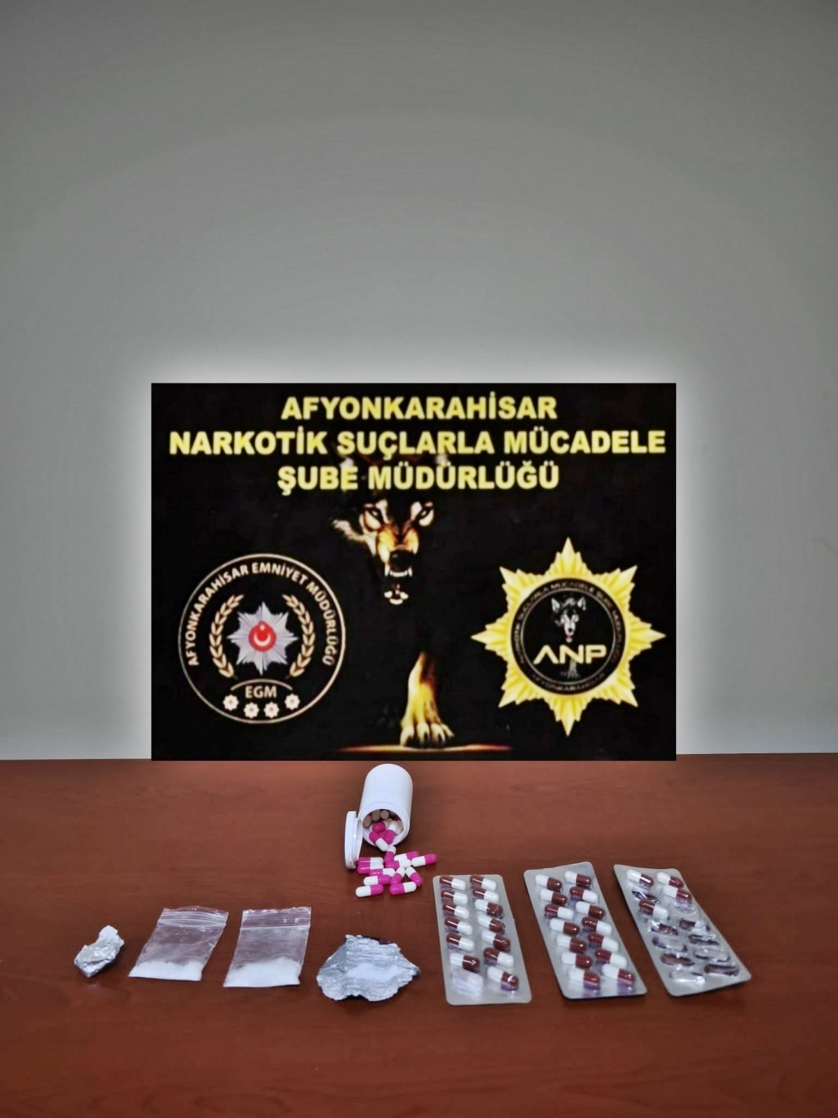 Afyonkarahisar’ın Emirdağ ilçesinde emniyet güçlerinin huzur ve güvenliği sağlamaya yönelik