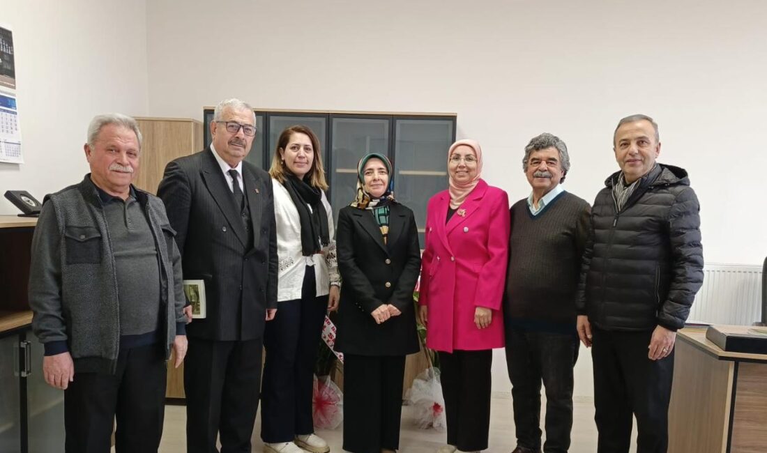 
Afyonkarahisar Yazarlar ve Şairler Derneği Başkanı Muharrem Günay ve yönetim