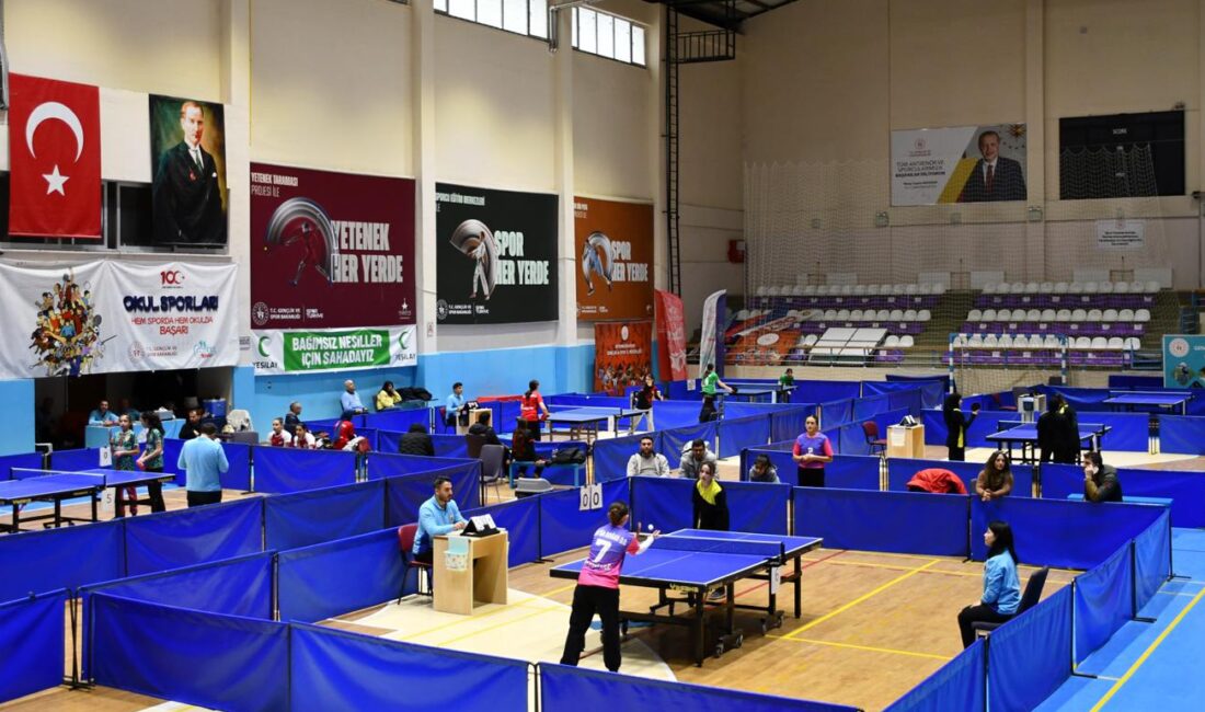 Afyonkarahisar’da Okul Sporları kapsamında düzenlenen Yıldızlar Masa Tenisi İl Birinciliği