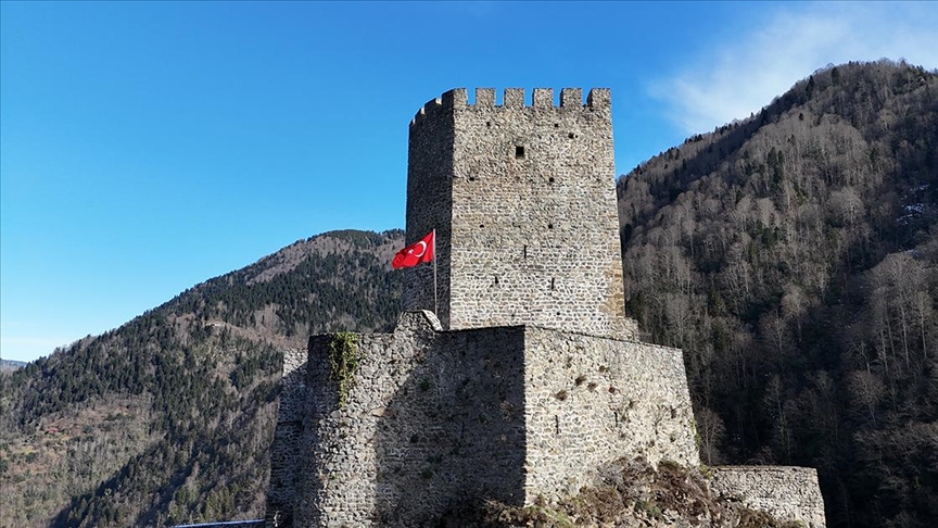 Türkiye'nin en görkemli kaleleri arasında yer alan tarihi Zil Kale,