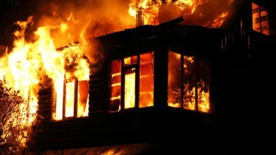 İstanbul Başakşehir’de akşam saatlerinde yaşanan olayda, cinnet getiren bir şahıs