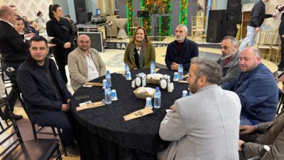 Afyonkarahisar Belediye Başkanı Burcu Köksal, bir düğün Salonu’nda düzenlenen iftar