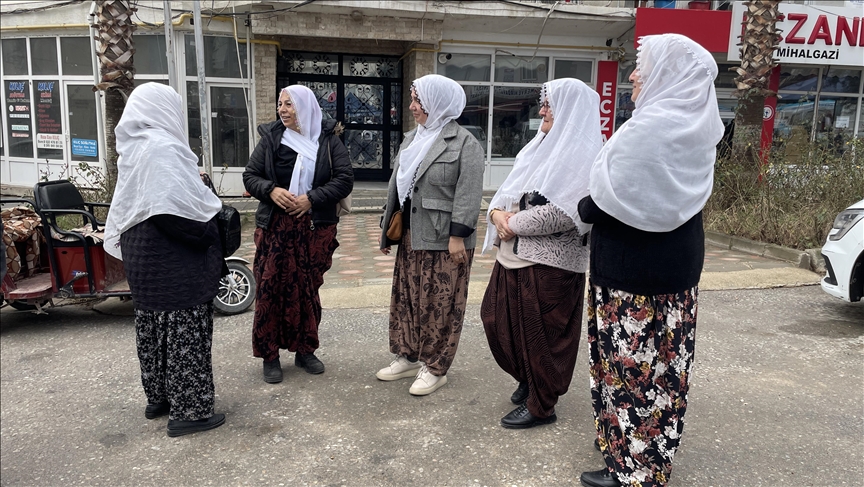Eskişehir’in Mihalgazi ilçesinde yaşayan kadınlar, yöresel kıyafetleri nedeniyle sosyal medyada