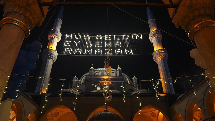 Müslümanlar için rahmet, mağfiret ve bereket iklimi olan ramazan ayı
