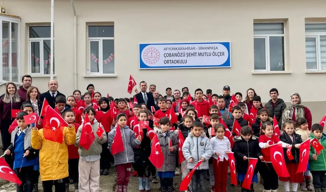 Afyonkarahisar Valisi Kübra Güran Yiğitbaşı’nın ziyareti sırasında şehit annesinin dile