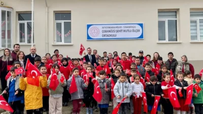 Afyonkarahisar Valisi Kübra Güran Yiğitbaşı’nın ziyareti sırasında şehit annesinin dile