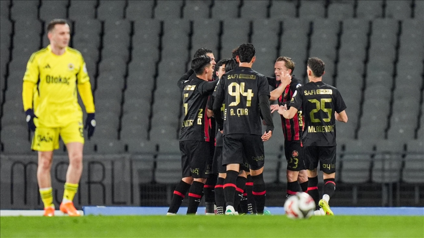 Trendyol Süper Lig'in 26. haftasında deplasmanda Mısırlı.com.tr Fatih Karagümrük'e 2-0