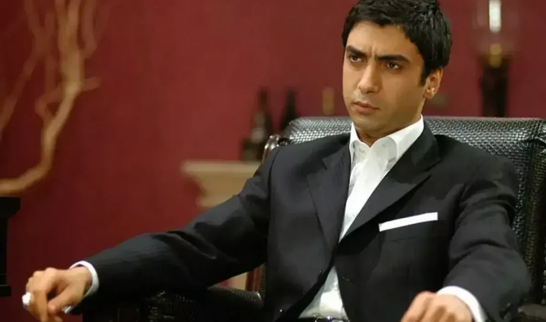 Kurtlar Vadisi serisinde canlandırdığı Polat Alemdar karakteriyle Türk televizyon tarihine