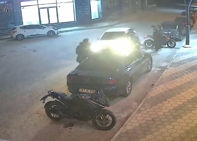 Afyonkarahisar’ın Emirdağ ilçe merkezinde meydana gelen feci trafik kazasında facianın