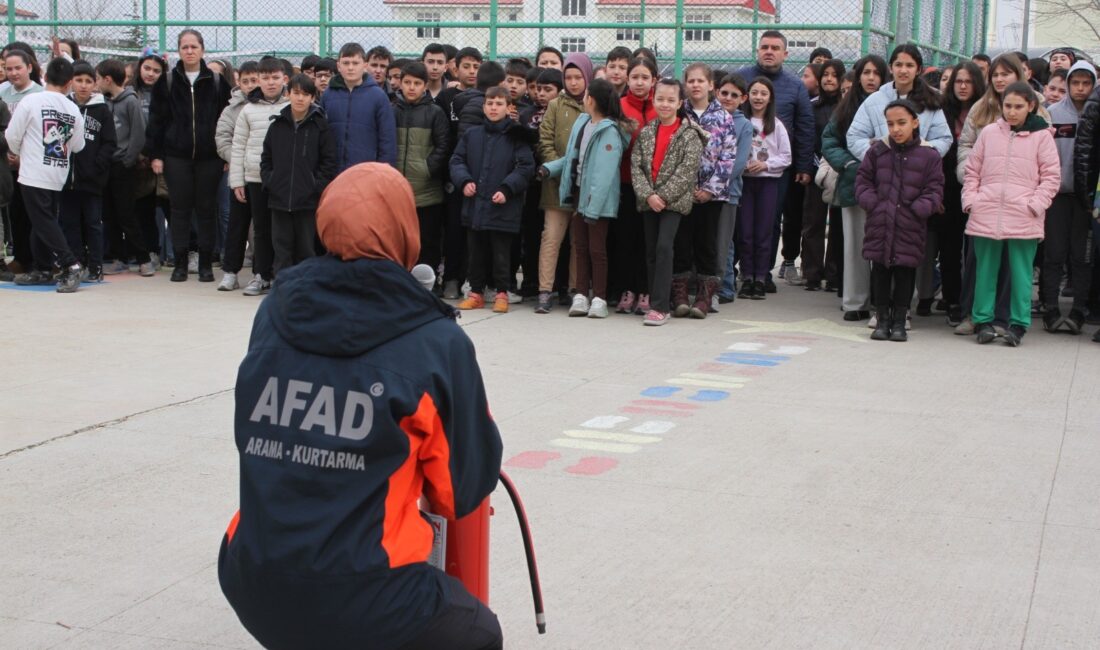 Afyonkarahisar İl Afet ve Acil Durum (AFAD) Müdürlüğü tarafından okullarda