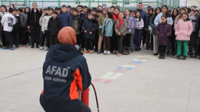 Afyonkarahisar İl Afet ve Acil Durum (AFAD) Müdürlüğü tarafından okullarda