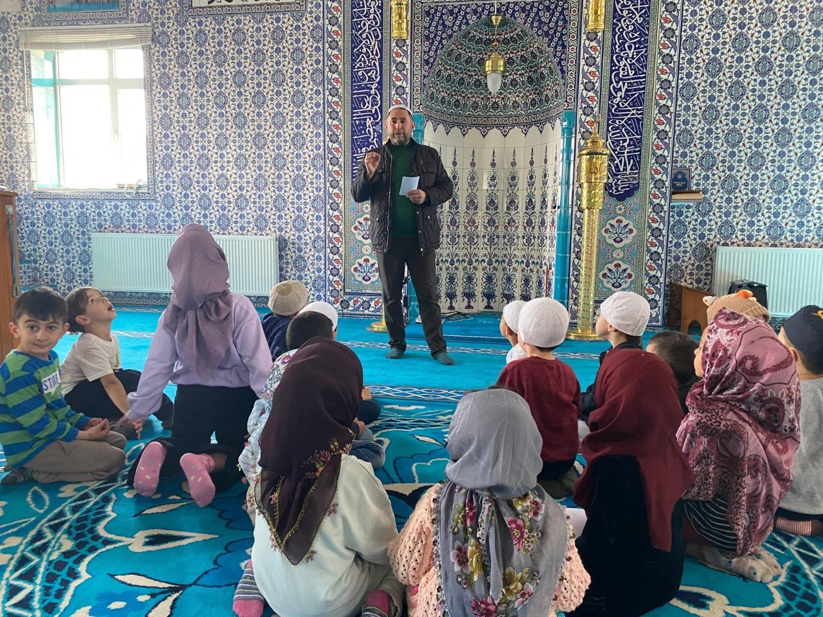 Afyonkarahisar’ın Emirdağ ilçesinde eğitim gören Rabia Recep Kuş Anaokulu öğrencileri,