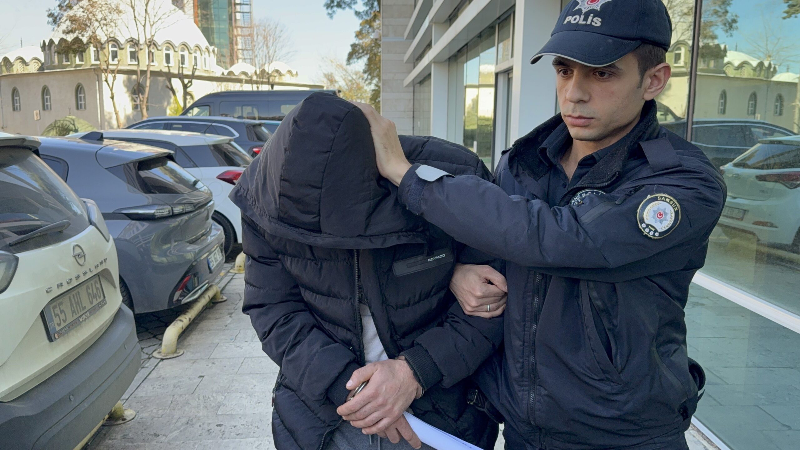 Samsun'da 14 yaşındaki bir kız çocuğunu tır içerisinde alıkoyarak cinsel