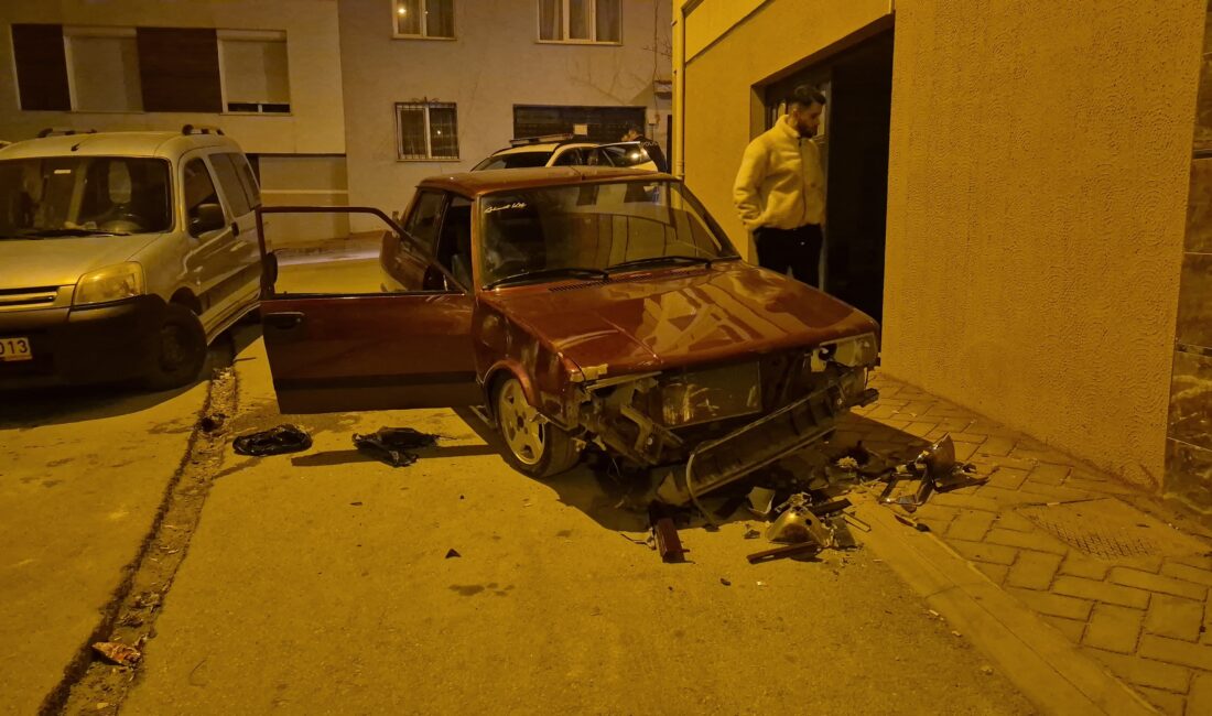 Eskişehir'de sevgilisinden ayrıldığı belirtilen ve sokak ortasında aracını parçalayan 23