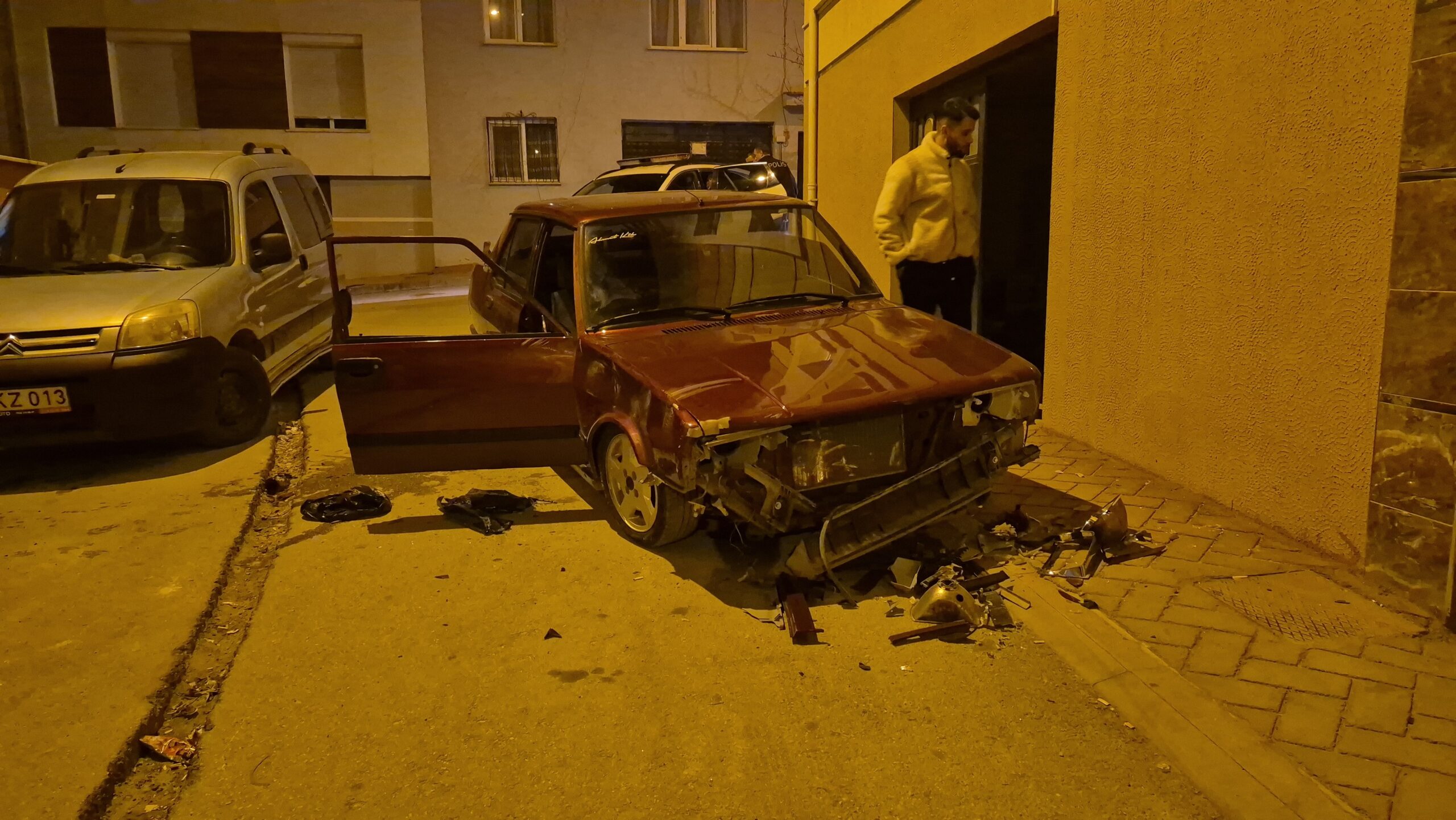 Eskişehir'de sevgilisinden ayrıldığı belirtilen ve sokak ortasında aracını parçalayan 23