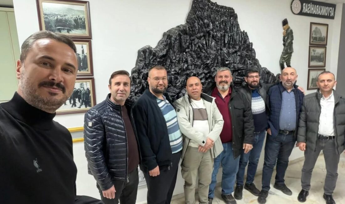 Afyonkarahisar Şuhut Sağlık Meslek Lisesinden 1998 yılında mezun olan eski