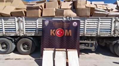 Afyonkarahisar’da polis ekiplerinin dikkati, kaçakçılara geçit vermedi. Şehir girişinde gerçekleştirilen