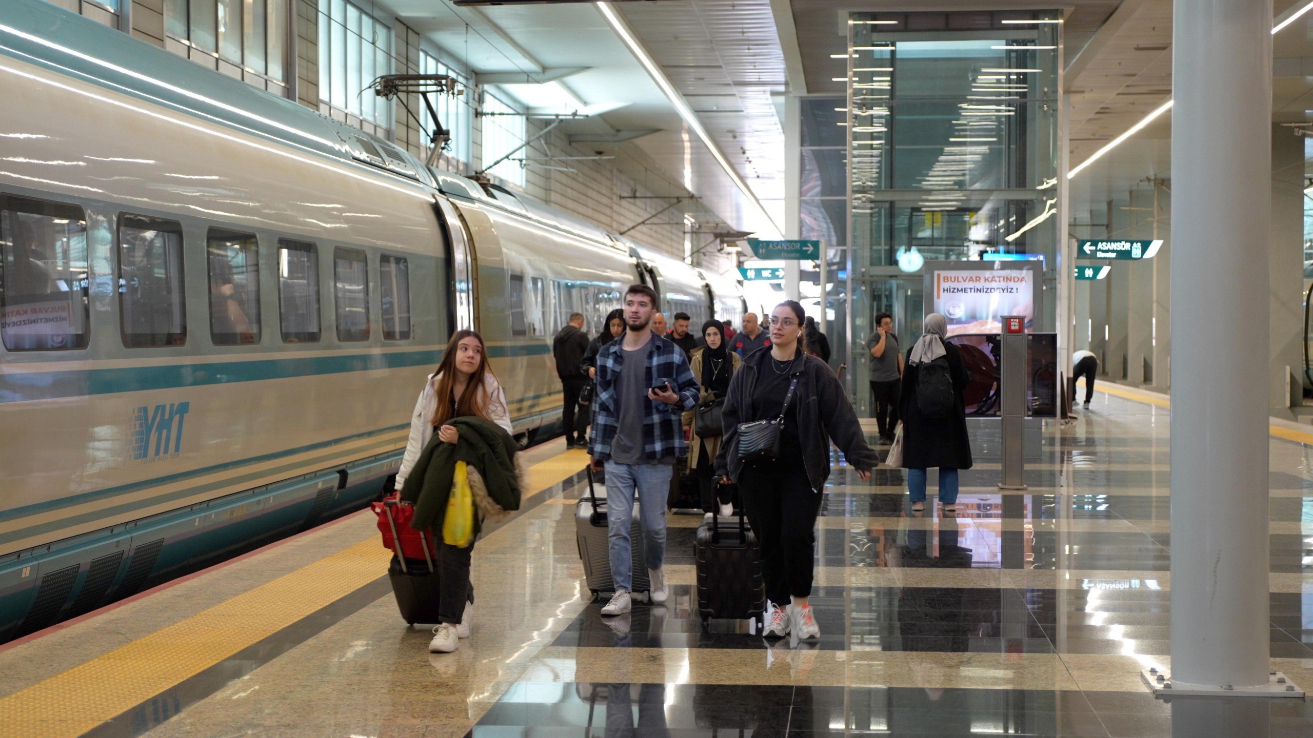 Ulaştırma ve Altyapı Bakanı Abdulkadir Uraloğlu, Türkiye’nin yüksek hızlı tren