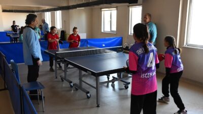 Afyonkarahisar’da heyecanla takip edilen Okul Sporları Küçük Kızlar Masa Tenisi