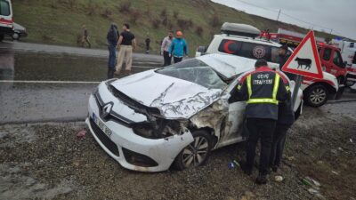 Bingöl-Diyarbakır karayolunda kontrolden çıkan bir otomobilin takla atması sonucu meydana