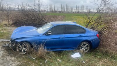 Afyonkarahisar’ın Şuhut ilçesinde meydana gelen trafik kazasında, kontrolden çıkan bir