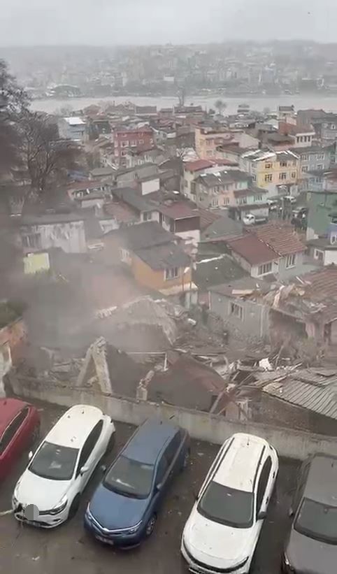 İstanbul Fatih’teki Ayvansaray Mahallesi’nde meydana gelen patlama ve ardından yaşanan