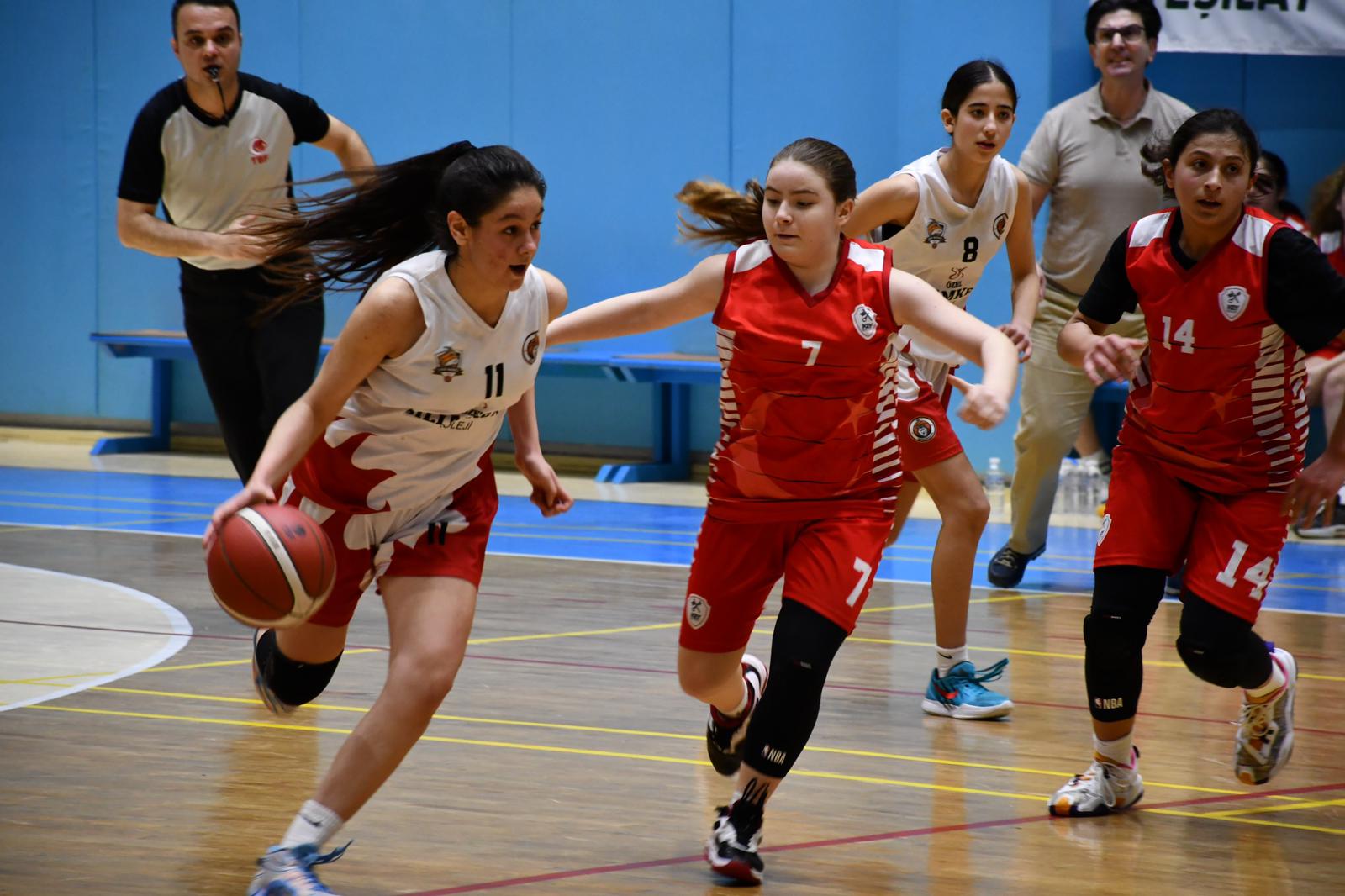 Afyonkarahisar’da Gençlik ve Spor İl Müdürlüğü koordinasyonunda düzenlenen Okul Sporları