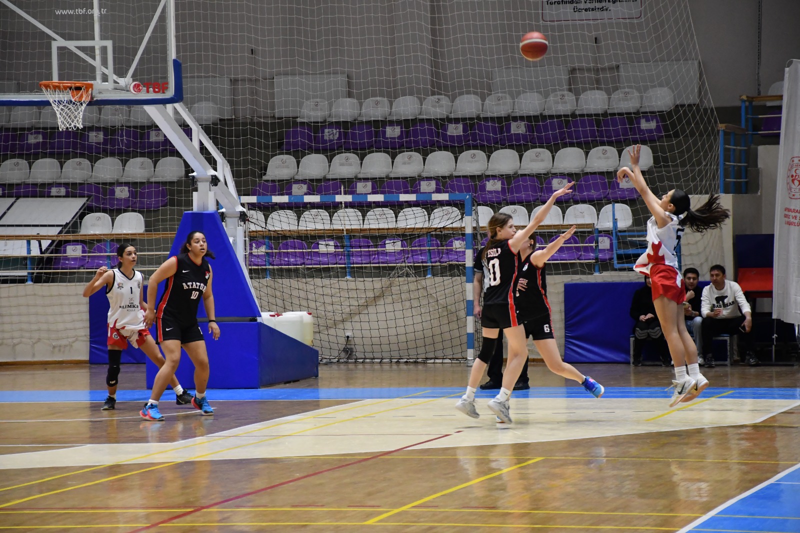 Afyonkarahisar’da düzenlenen Okul Sporları Yıldızlar Basketbol Yarı Final Müsabakaları, teknik