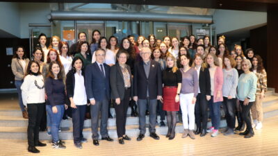 Gelişmiş toplumların kadın – erkek birlikte çalışarak bugünlere geldiğinin altını