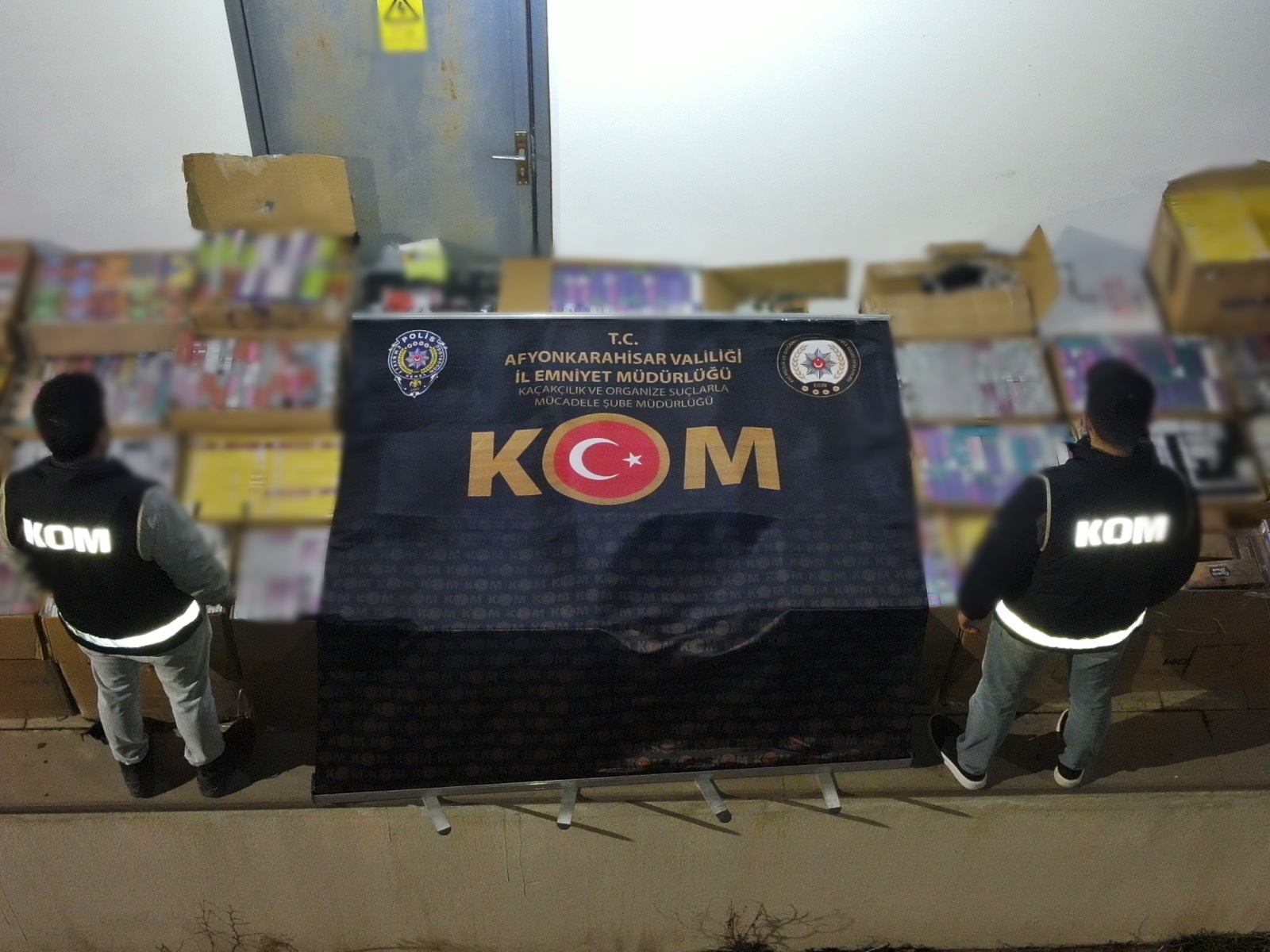 Afyonkarahisar’da kaçakçılıkla mücadele kapsamında düzenlenen operasyonda milyonlarca lira değerinde kaçak