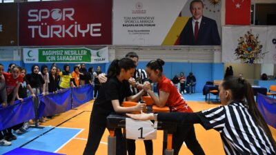 Afyonkarahisar’da düzenlenen Okul Sporları Yıldızlar Bilek Güreşi Müsabakaları tamamlandı. Çiğiltepe