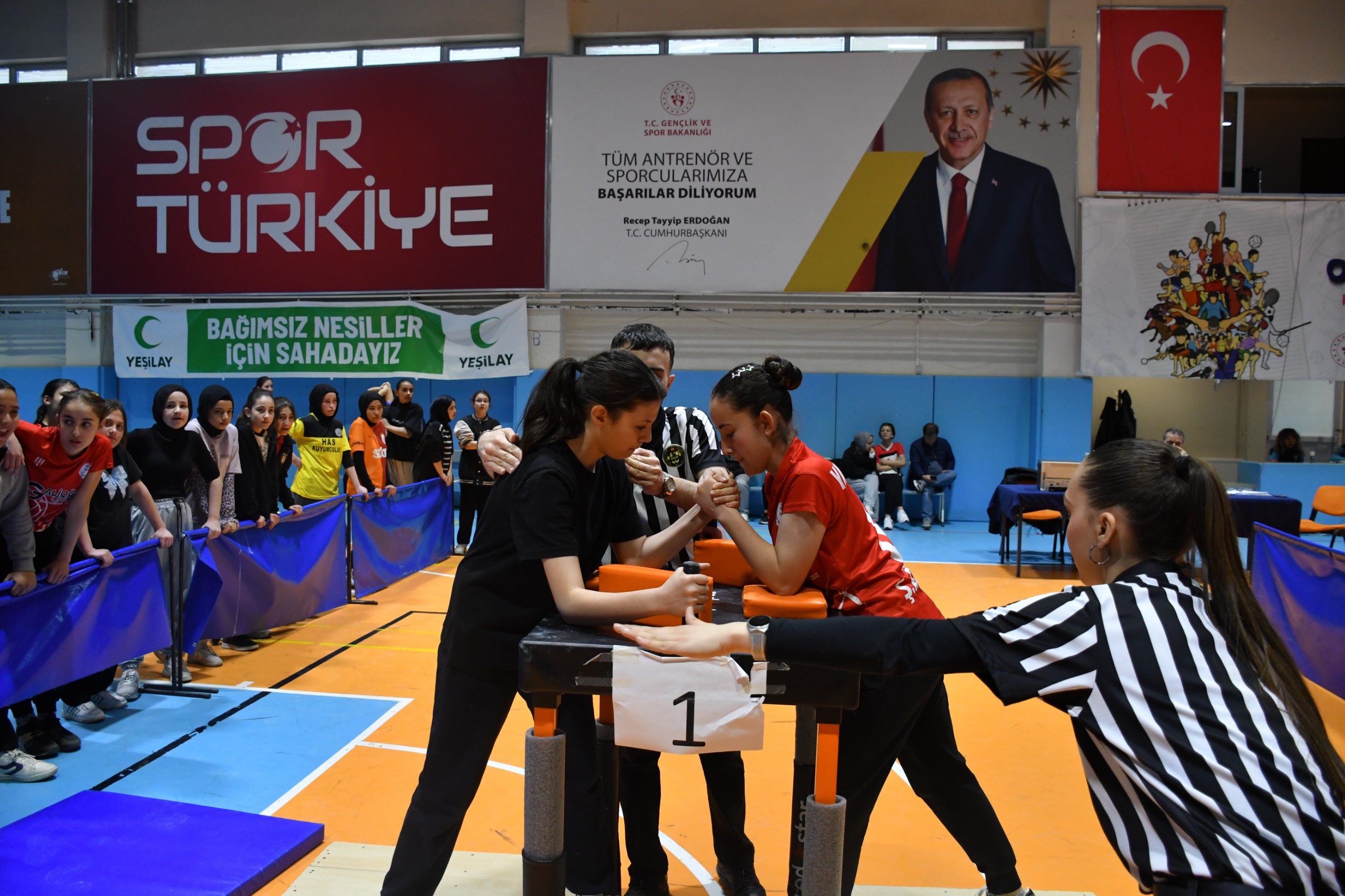 Afyonkarahisar’da düzenlenen Okul Sporları Yıldızlar Bilek Güreşi Müsabakaları tamamlandı. Çiğiltepe